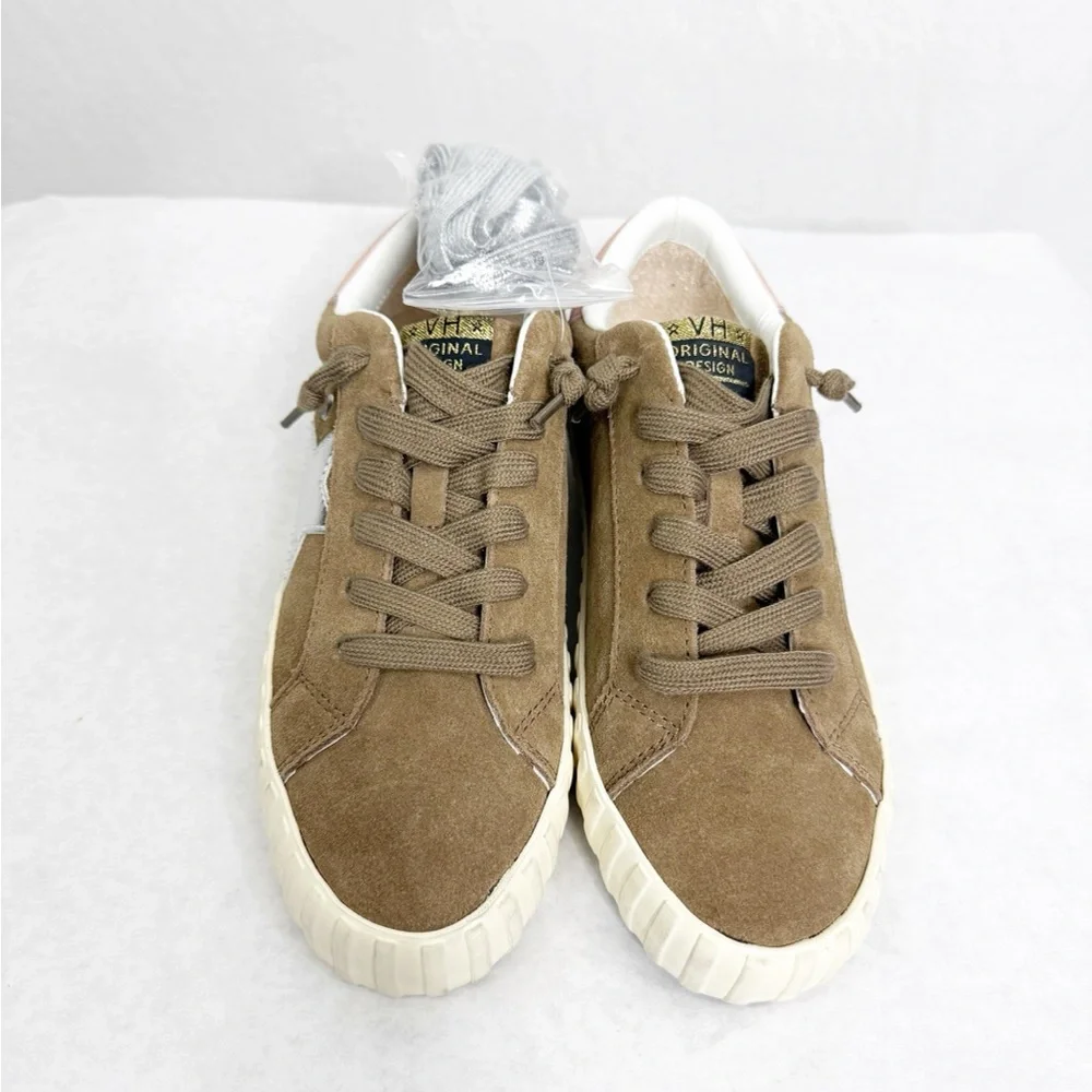 NEW Vintage Havana Beyond 2 Suede Leather Fashion Sneakers with Star, Size 9